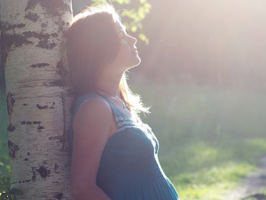 Cinco consejos para llevar bien un embarazo en verano